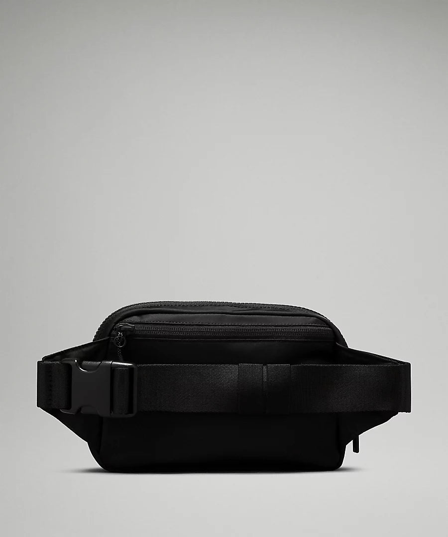 lululemon - Everywhere Belt Bag Large 2L - Black / Black