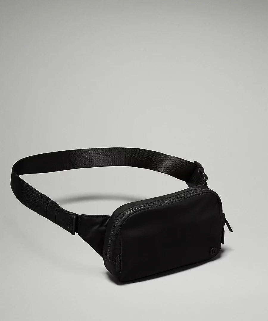lululemon - Everywhere Belt Bag Large 2L - Black / Black